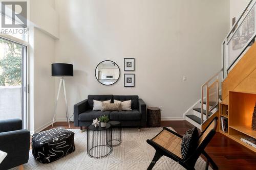 210 - 800 King Street W, Toronto, ON - Indoor Photo Showing Living Room