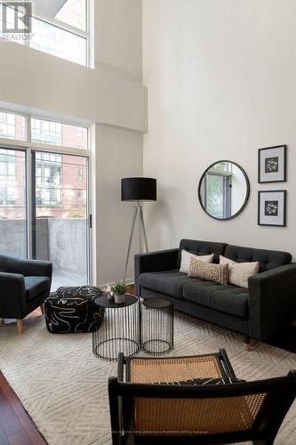 210 - 800 King Street W, Toronto, ON - Indoor Photo Showing Living Room