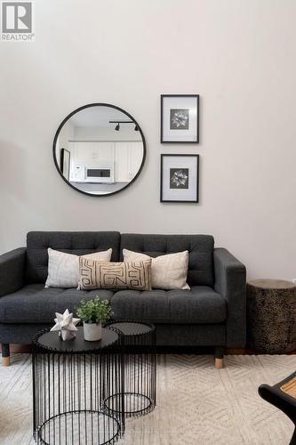 210 - 800 King Street W, Toronto, ON - Indoor Photo Showing Living Room