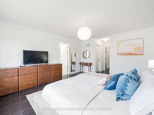 111 Closson Dr, Whitby, ON - Indoor Photo Showing Bedroom