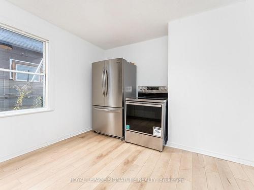 38 Brock St, Oshawa, ON - Indoor Photo Showing Kitchen