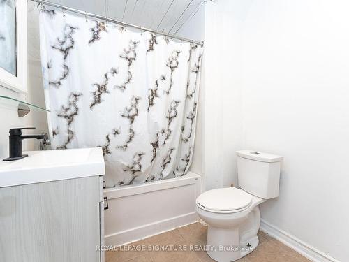 38 Brock St, Oshawa, ON - Indoor Photo Showing Bathroom