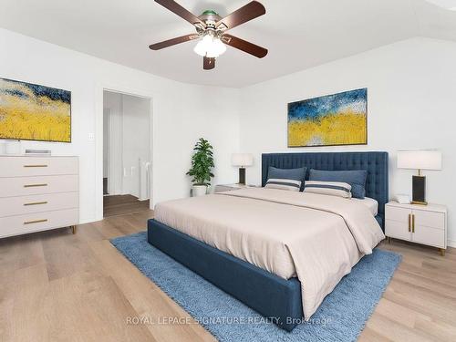 38 Brock St, Oshawa, ON - Indoor Photo Showing Bedroom