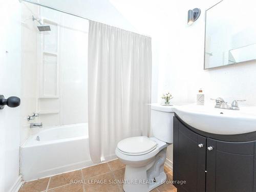 38 Brock St, Oshawa, ON - Indoor Photo Showing Bathroom