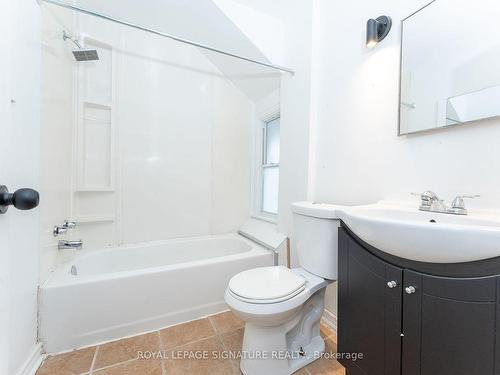 38 Brock St, Oshawa, ON - Indoor Photo Showing Bathroom