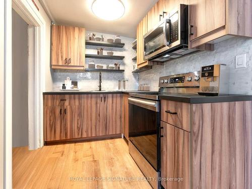 38 Brock St, Oshawa, ON - Indoor Photo Showing Kitchen