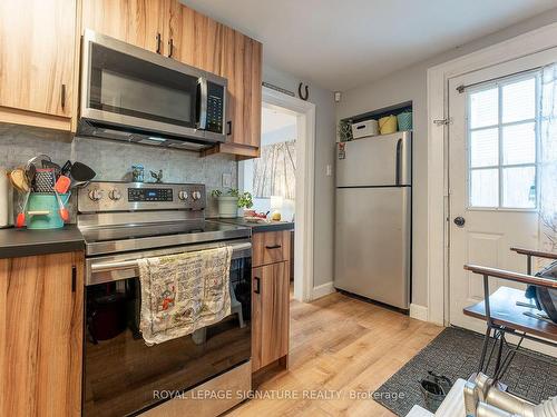 38 Brock St, Oshawa, ON - Indoor Photo Showing Kitchen