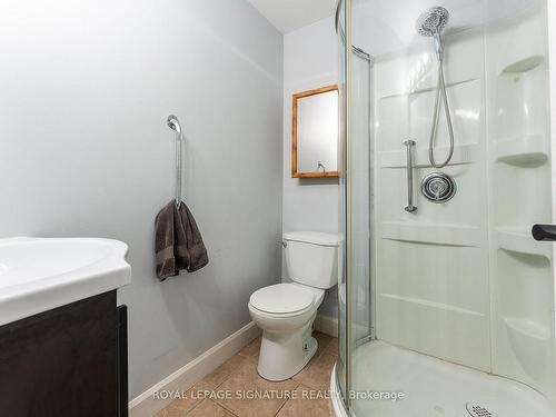 38 Brock St, Oshawa, ON - Indoor Photo Showing Bathroom