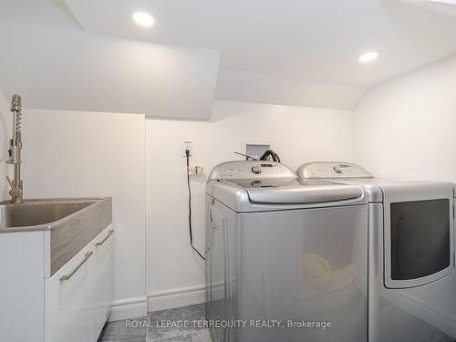 36 Chokecherry Cres, Markham, ON - Indoor Photo Showing Laundry Room