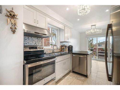 29 Don Head Village Blvd, Richmond Hill, ON - Indoor Photo Showing Kitchen With Stainless Steel Kitchen