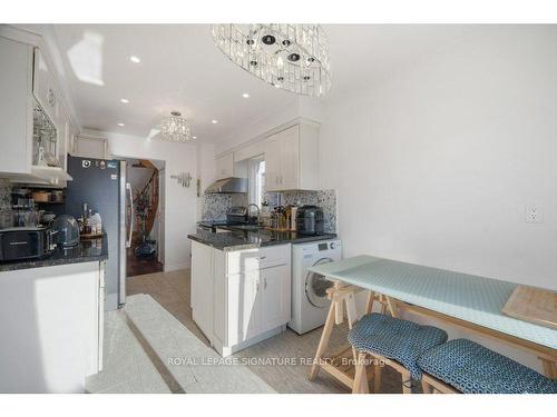 29 Don Head Village Blvd, Richmond Hill, ON - Indoor Photo Showing Kitchen