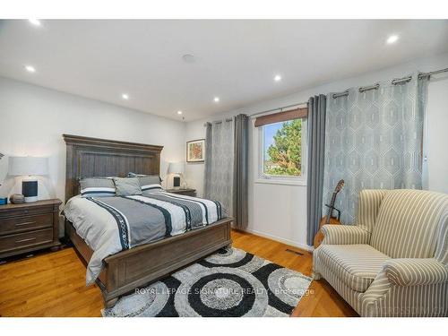 29 Don Head Village Blvd, Richmond Hill, ON - Indoor Photo Showing Bedroom