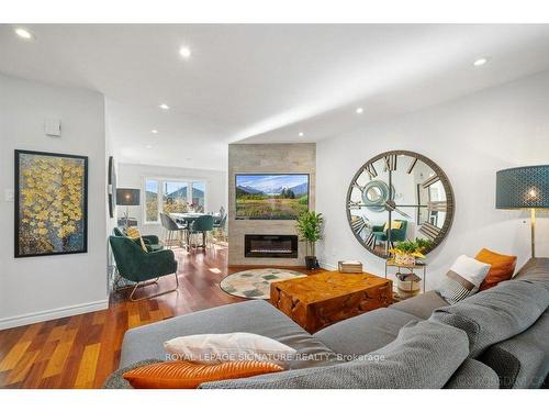 29 Don Head Village Blvd, Richmond Hill, ON - Indoor Photo Showing Living Room With Fireplace