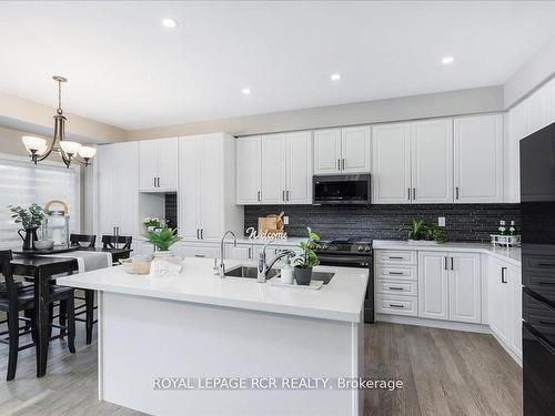 20 Alan Williams Tr, Uxbridge, ON - Indoor Photo Showing Kitchen With Upgraded Kitchen