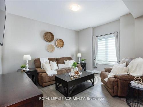 20 Alan Williams Tr, Uxbridge, ON - Indoor Photo Showing Living Room