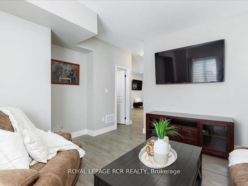 20 Alan Williams Tr, Uxbridge, ON - Indoor Photo Showing Living Room