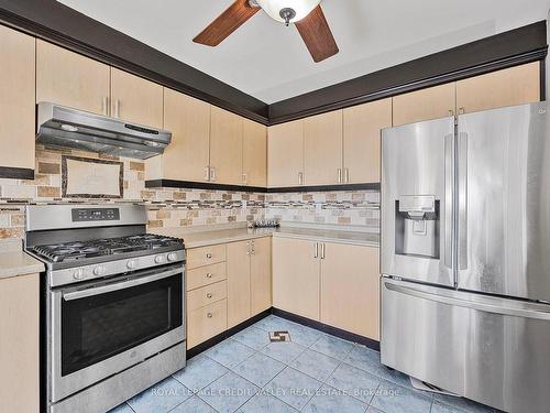 157 Succession Cres, Barrie, ON - Indoor Photo Showing Kitchen With Stainless Steel Kitchen