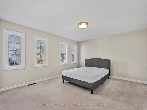 157 Succession Cres, Barrie, ON - Indoor Photo Showing Bedroom