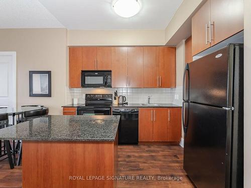 3008-330 Burnhamthorpe Rd W, Mississauga, ON - Indoor Photo Showing Kitchen