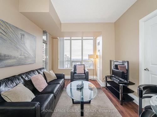 3008-330 Burnhamthorpe Rd W, Mississauga, ON - Indoor Photo Showing Living Room