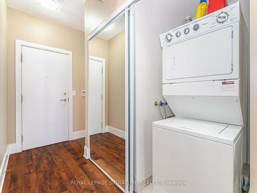 3008-330 Burnhamthorpe Rd W, Mississauga, ON - Indoor Photo Showing Laundry Room