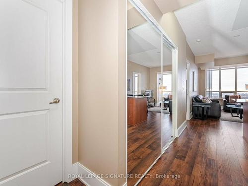 3008-330 Burnhamthorpe Rd W, Mississauga, ON - Indoor Photo Showing Other Room