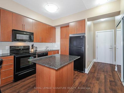 3008-330 Burnhamthorpe Rd W, Mississauga, ON - Indoor Photo Showing Kitchen