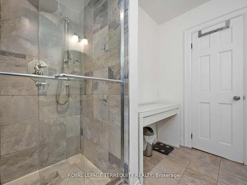 60 Bushey Ave, Toronto, ON - Indoor Photo Showing Bathroom