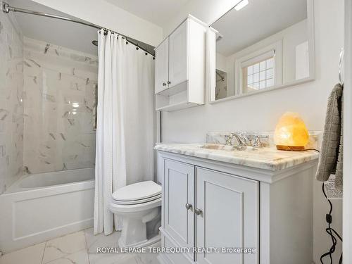 60 Bushey Ave, Toronto, ON - Indoor Photo Showing Bathroom