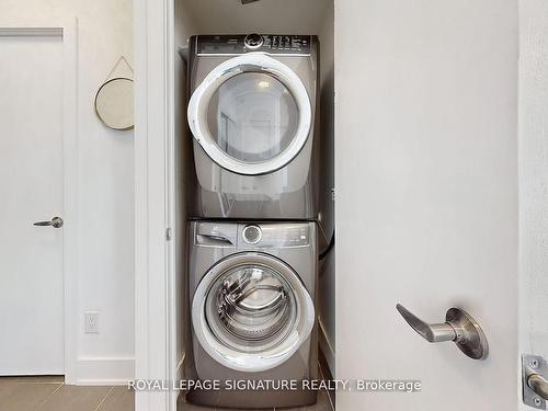 Lph4-4070 Confederation Pkwy, Mississauga, ON - Indoor Photo Showing Laundry Room