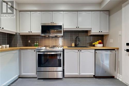 2215 Cleaver Avenue Unit# 6, Burlington, ON - Indoor Photo Showing Kitchen