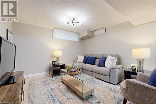 2215 Cleaver Avenue Unit# 6, Burlington, ON - Indoor Photo Showing Living Room