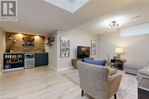 2215 Cleaver Avenue Unit# 6, Burlington, ON - Indoor Photo Showing Living Room