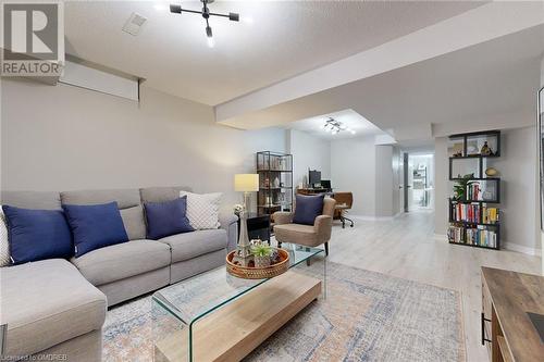 2215 Cleaver Avenue Unit# 6, Burlington, ON - Indoor Photo Showing Living Room