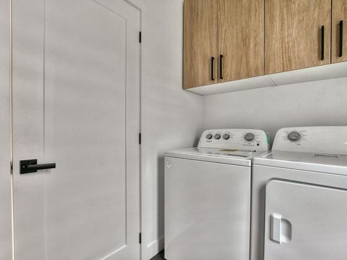 Salle d'eau - 63 18E Avenue, Sainte-Marthe-Sur-Le-Lac, QC - Indoor Photo Showing Laundry Room