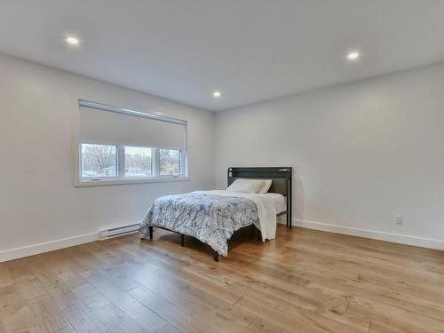 Chambre Ã  coucher principale - 63 18E Avenue, Sainte-Marthe-Sur-Le-Lac, QC - Indoor Photo Showing Bedroom