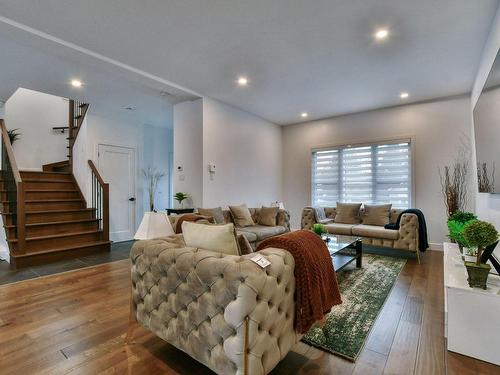 Salon - 63 18E Avenue, Sainte-Marthe-Sur-Le-Lac, QC - Indoor Photo Showing Living Room