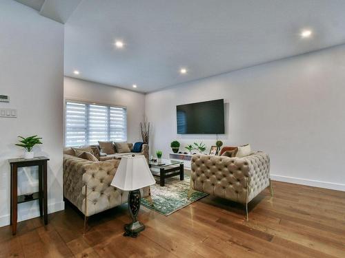 Salon - 63 18E Avenue, Sainte-Marthe-Sur-Le-Lac, QC - Indoor Photo Showing Living Room