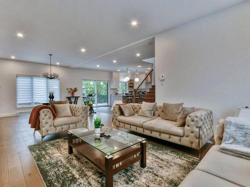 Salon - 63 18E Avenue, Sainte-Marthe-Sur-Le-Lac, QC - Indoor Photo Showing Living Room