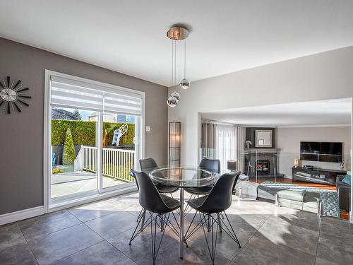 Coin-repas - 924 Rue De La Richardière, Boucherville, QC - Indoor Photo Showing Dining Room With Fireplace