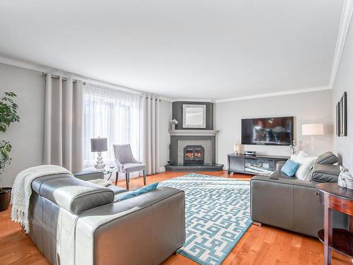 Salon - 924 Rue De La Richardière, Boucherville, QC - Indoor Photo Showing Living Room With Fireplace