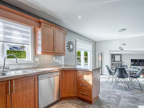 Cuisine - 924 Rue De La Richardière, Boucherville, QC - Indoor Photo Showing Kitchen With Double Sink