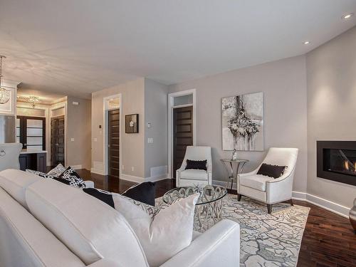 Living room - 687 Rue Des Églantiers, Boucherville, QC - Indoor Photo Showing Living Room With Fireplace