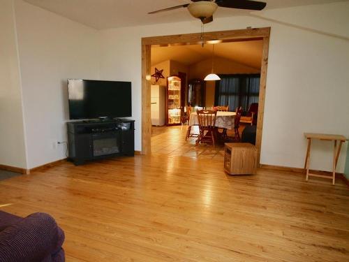 3827 602 Highway, Devlin, ON - Indoor Photo Showing Living Room