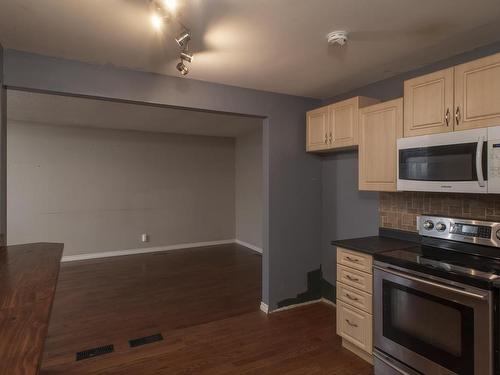 725 Ernestine Avenue, Thunder Bay, ON - Indoor Photo Showing Kitchen