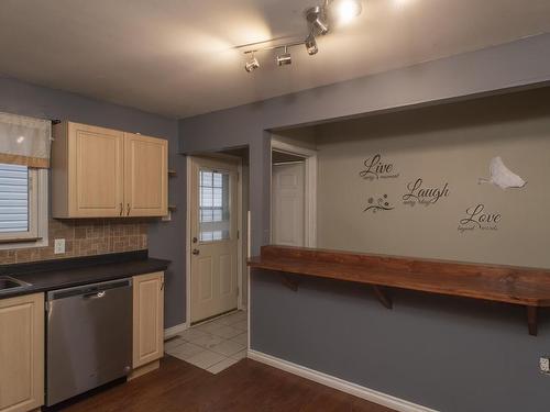 725 Ernestine Avenue, Thunder Bay, ON - Indoor Photo Showing Kitchen