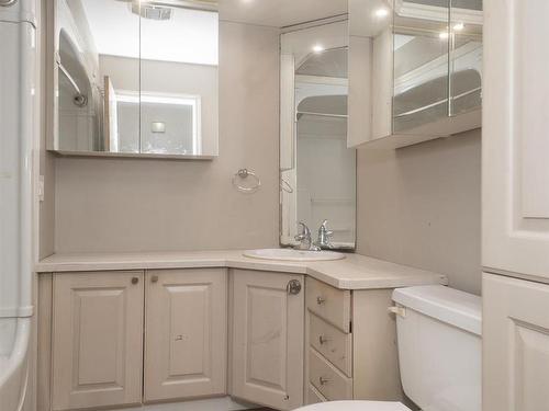 725 Ernestine Avenue, Thunder Bay, ON - Indoor Photo Showing Bathroom