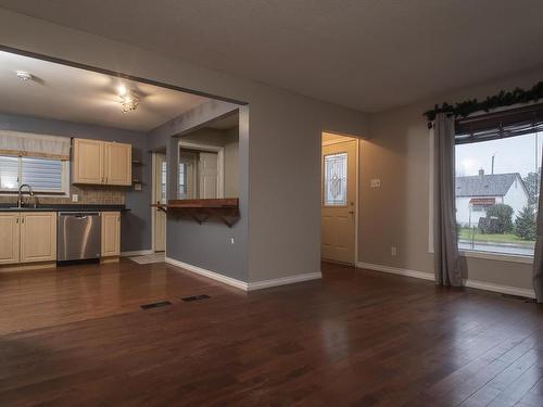 725 Ernestine Avenue, Thunder Bay, ON - Indoor Photo Showing Kitchen