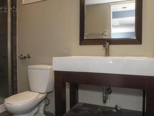 725 Ernestine Avenue, Thunder Bay, ON - Indoor Photo Showing Bathroom