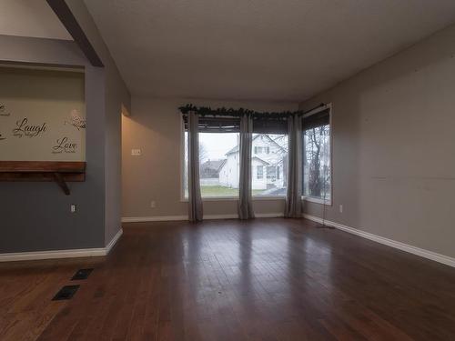 725 Ernestine Avenue, Thunder Bay, ON - Indoor Photo Showing Other Room